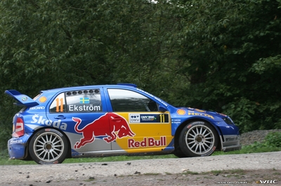 Mattias Ekström - Jonas Andersson
25º OMV ADAC Rallye Deutschland 2006. Skoda Fabia WRC (5S8 3686). Clasificado 11º.
Red Bull Skoda

Del 11 al 13 de Agosto, Trier, Rhineland-Palatinate.
Superficie: asfalto.

El Rally constaba de 3 etapas con un total de 1300.48 km de los que 349.11 km divididos en 19 tramos eran cronometrados.

Tomaron la salida 73 equipos, finalizaron 56.

© Joachim Hähn
@@
Palabras clave: Skoda;Fabia;WRC;2006