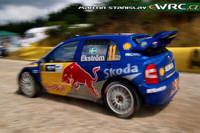 Mattias Ekström - Jonas Andersson
25º OMV ADAC Rallye Deutschland 2006. Skoda Fabia WRC (5S8 3686). Clasificado 11º.
Red Bull Skoda

Del 11 al 13 de Agosto, Trier, Rhineland-Palatinate.
Superficie: asfalto.

El Rally constaba de 3 etapas con un total de 1300.48 km de los que 349.11 km divididos en 19 tramos eran cronometrados.

Tomaron la salida 73 equipos, finalizaron 56.

© Martin Stanislav
@@
Palabras clave: Skoda;Fabia;WRC;2006