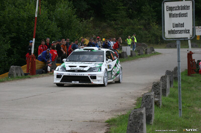 Matthew Wilson - Michael Orr
25º OMV ADAC Rallye Deutschland 2006. Ford Focus RS WRC '04 (1 ES). Clasificado 12º.
Stobart VK Ford Rally Team

Del 11 al 13 de Agosto, Trier, Rhineland-Palatinate.
Superficie: asfalto.

El Rally constaba de 3 etapas con un total de 1300.48 km de los que 349.11 km divididos en 19 tramos eran cronometrados.

Tomaron la salida 73 equipos, finalizaron 56.

© Joachim Hähn
@
Palabras clave: Ford;Focus;WRC;Alemania