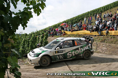 Matthew Wilson - Michael Orr
25º OMV ADAC Rallye Deutschland 2006. Ford Focus RS WRC '04 (1 ES). Clasificado 12º.
Stobart VK Ford Rally Team

Del 11 al 13 de Agosto, Trier, Rhineland-Palatinate.
Superficie: asfalto.

El Rally constaba de 3 etapas con un total de 1300.48 km de los que 349.11 km divididos en 19 tramos eran cronometrados.

Tomaron la salida 73 equipos, finalizaron 56.

© Petr Sagner
@
Palabras clave: Ford;Focus;WRC;Alemania