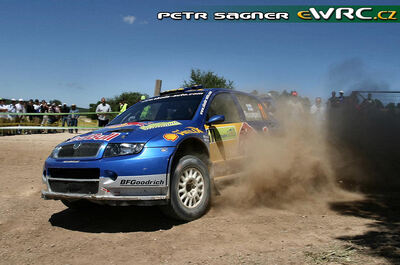 Harri Rovanpera - Risto Pietiläinen
53º BP Ultimate Acropolis Rally of Greece 2006. Skoda Fabia WRC (4S5 3382). Clasificado 12º.
Red Bull Skoda

Del 2 al 4 de Junio, Athens.
Superficie: tierra.

El Rally constabade 3 etapas con un tenia un total de 1279.29 km de los que 355.62 km divididos en 18 tramos eran cronometrados.

Se inscribieron 91 equipos, tomaron la salida 84, finalizaron 69.

© Petr Sagner
@@
Palabras clave: Skoda;Fabia;WRC;Grecia;Atenas;Acropolis;2006