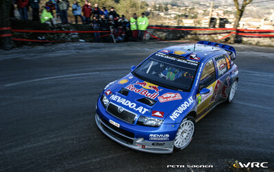 Andreas Aigner - Timo Gottschalk
74º Rallye Automobile de Monte-Carlo 2006. Škoda Fabia WRC (4S5 3381). Clasificado 13º.
Red Bull Skoda

Del 20 al 22 de Enero, Monaco.
Superficie: asfalto - nieve.

El Rally tenia un total de 1294.89 Km de los que 366.39 km divididos en 18 tramos eran especiales, (2 de ellas fueron canceladas SS3 Pierlas - Ilonse 1 de 23.22 Km y SS11 La Tour sur Tinee - Utelle 2 de 18.73 Km).

Se inscribieron 53 equipos, tomaron la salida 51, finalizaron 43.

© Petr Sagner
@@
Palabras clave: Skoda;Fabia;WRC;Montecarlo;2006