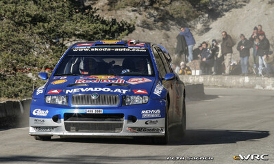 Andreas Aigner - Timo Gottschalk
74º Rallye Automobile de Monte-Carlo 2006. Škoda Fabia WRC (4S5 3381). Clasificado 13º.
Red Bull Skoda

Del 20 al 22 de Enero, Monaco.
Superficie: asfalto - nieve.

El Rally tenia un total de 1294.89 Km de los que 366.39 km divididos en 18 tramos eran especiales, (2 de ellas fueron canceladas SS3 Pierlas - Ilonse 1 de 23.22 Km y SS11 La Tour sur Tinee - Utelle 2 de 18.73 Km).

Se inscribieron 53 equipos, tomaron la salida 51, finalizaron 43.

© Petr Sagner
@@
Palabras clave: Skoda;Fabia;WRC;Montecarlo;2006