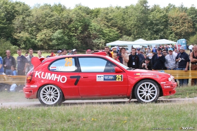 Erik Wevers - Filip Goddé
25º OMV ADAC Rallye Deutschland 2006. Toyota Corolla WRC (K-AM 361). Clasificado 13º.

Del 11 al 13 de Agosto, Trier, Rhineland-Palatinate.
Superficie: asfalto.

El Rally constaba de 3 etapas con un total de 1300.48 km de los que 349.11 km divididos en 19 tramos eran cronometrados.

Tomaron la salida 73 equipos, finalizaron 56.

© Joachim Hähn
@@
Palabras clave: Toyota;Corolla;WRC;Alemania