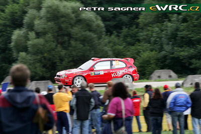 Erik Wevers - Filip Goddé
25º OMV ADAC Rallye Deutschland 2006. Toyota Corolla WRC (K-AM 361). Clasificado 13º.

Del 11 al 13 de Agosto, Trier, Rhineland-Palatinate.
Superficie: asfalto.

El Rally constaba de 3 etapas con un total de 1300.48 km de los que 349.11 km divididos en 19 tramos eran cronometrados.

Tomaron la salida 73 equipos, finalizaron 56.

© Petr Sagner
@@
Palabras clave: Toyota;Corolla;WRC;Alemania