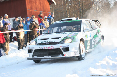Matthew Wilson - Michael Orr
55º Uddeholm Swedish Rally 2006. Ford Focus RS WRC '04 (1 ES). Clasificado 14º.
Stobart VK Ford Rally Team

Del 3 al 5 de Febrero, Karlstad, Värmland County.
Superficie: nieve - hielo.

El Rally constaba de 3 etapas con un total de 1441.16 km de los que 349.02 km divididos en 19 tramos eran cronometrados.

Tomaron la salida 63 equipos, finalizaron 51.

© Joachim Hähn
@@
Palabras clave: Ford;Focus;WRC;Suecia;2006;Nieve