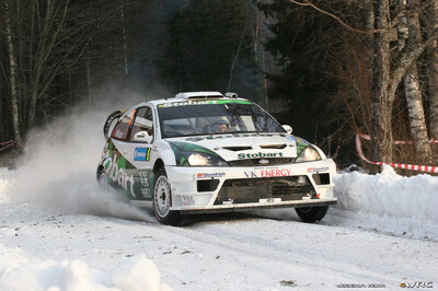 Matthew Wilson - Michael Orr
55º Uddeholm Swedish Rally 2006. Ford Focus RS WRC '04 (1 ES). Clasificado 14º.
Stobart VK Ford Rally Team

Del 3 al 5 de Febrero, Karlstad, Värmland County.
Superficie: nieve - hielo.

El Rally constaba de 3 etapas con un total de 1441.16 km de los que 349.02 km divididos en 19 tramos eran cronometrados.

Tomaron la salida 63 equipos, finalizaron 51.

© Joachim Hähn
@@
Palabras clave: Ford;Focus;WRC;Suecia;2006;Nieve