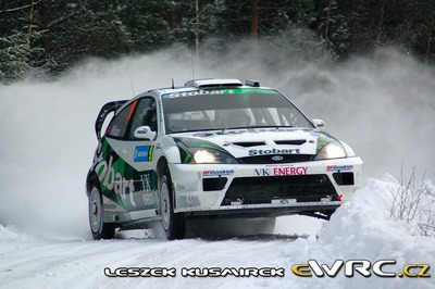 Matthew Wilson - Michael Orr
55º Uddeholm Swedish Rally 2006. Ford Focus RS WRC '04 (1 ES). Clasificado 14º.
Stobart VK Ford Rally Team

Del 3 al 5 de Febrero, Karlstad, Värmland County.
Superficie: nieve - hielo.

El Rally constaba de 3 etapas con un total de 1441.16 km de los que 349.02 km divididos en 19 tramos eran cronometrados.

Tomaron la salida 63 equipos, finalizaron 51.

© Leszek Kusmirek
@@
Palabras clave: Ford;Focus;WRC;Suecia;2006;Nieve
