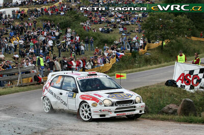 Kristian Poulsen - Ole Refsgaard Frederiksen
25º OMV ADAC Rallye Deutschland 2006. Toyota Corolla WRC (2Z4 0391). Clasificado 15º.

Del 11 al 13 de Agosto, Trier, Rhineland-Palatinate.
Superficie: asfalto.

El Rally constaba de 3 etapas con un total de 1300.48 km de los que 349.11 km divididos en 19 tramos eran cronometrados.

Tomaron la salida 73 equipos, finalizaron 56.

© Petr Sagner
@
Palabras clave: Toyota;Corolla;WRC;Alemania