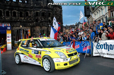 Pavel Valoušek jun. - Zdenek Hruza
25º OMV ADAC Rallye Deutschland 2006. Suzuki Swift S1600 (SSE-001). Clasificado 19º.

Del 11 al 13 de Agosto, Trier, Rhineland-Palatinate.
Superficie: asfalto.

El Rally constaba de 3 etapas con un total de 1300.48 km de los que 349.11 km divididos en 19 tramos eran cronometrados.

Tomaron la salida 73 equipos, finalizaron 56.

© Marek Felt
@
Palabras clave: Suzuki;Swift;Alemania