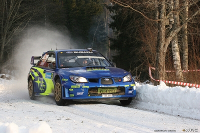 Petter Solberg - Phil Mills
55º Uddeholm Swedish Rally 2006. Subaru Impreza S12 WRC '06 (FT55 SRT). Excluído en SS18 Rämmen 2 de 23.35 km.
Desconocemos el motivo de dicha exclusión.
Subaru World Rally Team

Del 3 al 5 de Febrero, Karlstad, Värmland County.
Superficie: nieve - hielo.

El Rally constaba de 3 etapas con un total de 1441.16 km de los que 349.02 km divididos en 19 tramos eran cronometrados.

Tomaron la salida 63 equipos, finalizaron 51.

© Joachim Hähn
@@
Palabras clave: Subaru;Impreza;WRC;Suecia;2006;Nieve