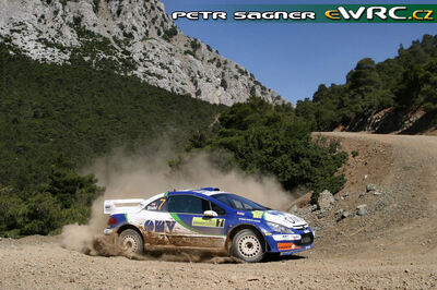 Manfred Stohl - Ilka Minor
53º BP Ultimate Acropolis Rally of Greece 2006. Peugeot 307 WRC (99 AKF 69).Abandonó por accidente en SS14 Avlonas 1 de 23.90 km.
OMV Peugeot Norway

Del 2 al 4 de Junio, Athens.
Superficie: tierra.

El Rally constabade 3 etapas con un tenia un total de 1279.29 km de los que 355.62 km divididos en 18 tramos eran cronometrados.

Se inscribieron 91 equipos, tomaron la salida 84, finalizaron 69.

© Petr Sagner
@@
Palabras clave: Peugeot;WRC;Grecia;Atenas;Acropolis;2006