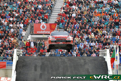 Sébastien Loeb - Daniel Elena
41º Vodafone Rally de Portugal 2007. Citroën C4 WRC (733 DYN 78). Clasificado 1º.
Citroën Total WRT

Del 30 de Marzo al 1 de Abril, Faro.
Superficie: tierra.

El Rally constaba de 3 etapas con un total de 1009.31 km de los que 357.10 km divididos en 18 tramos, eran cronometrados.

Tomaron la salida 80 equipos, finalizaron 61.

© Marek Felt
@@
Palabras clave: Sebastien_Loeb;Citroen;WRC;Portugal;2007