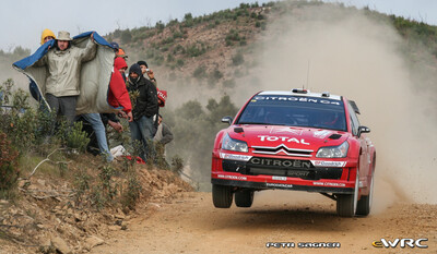 Sébastien Loeb - Daniel Elena
41º Vodafone Rally de Portugal 2007. Citroën C4 WRC (733 DYN 78). Clasificado 1º.
Citroën Total WRT

Del 30 de Marzo al 1 de Abril, Faro.
Superficie: tierra.

El Rally constaba de 3 etapas con un total de 1009.31 km de los que 357.10 km divididos en 18 tramos, eran cronometrados.

Tomaron la salida 80 equipos, finalizaron 61.

© Petr Sagner
@@
Palabras clave: Sebastien_Loeb;Citroen;WRC;Portugal;2007