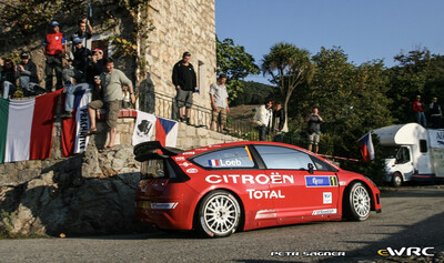 Sébastien Loeb - Daniel Elena
51º Tour de Corse - Rallye de France 2007. Citroën C4 WRC (733 DYN 78). Clasificado 1º.
Citroën Total WRT

Del 12 al 14 de Octubre, Ajaccio.
Superficie: asfalto.

El Rally constaba de 3 etapas con un total de 1099.10 km de los que 359.32 km divididos en 16 tramos, eran cronometrados.

Tomaron la salida 74 equipos, finalizaron 57.

© Petr Sagner
@
Palabras clave: Citroen;WRC;Corse;Corcega;2007