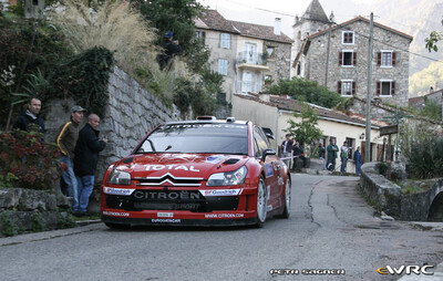 Sébastien Loeb - Daniel Elena
51º Tour de Corse - Rallye de France 2007. Citroën C4 WRC (733 DYN 78). Clasificado 1º.
Citroën Total WRT

Del 12 al 14 de Octubre, Ajaccio.
Superficie: asfalto.

El Rally constaba de 3 etapas con un total de 1099.10 km de los que 359.32 km divididos en 16 tramos, eran cronometrados.

Tomaron la salida 74 equipos, finalizaron 57.

© Petr Sagner
@
Palabras clave: Citroen;WRC;Corse;Corcega;2007