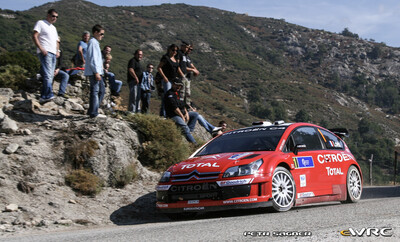 Sébastien Loeb - Daniel Elena
51º Tour de Corse - Rallye de France 2007. Citroën C4 WRC (733 DYN 78). Clasificado 1º.
Citroën Total WRT

Del 12 al 14 de Octubre, Ajaccio.
Superficie: asfalto.

El Rally constaba de 3 etapas con un total de 1099.10 km de los que 359.32 km divididos en 16 tramos, eran cronometrados.

Tomaron la salida 74 equipos, finalizaron 57.

© Petr Sagner
@
Palabras clave: Citroen;WRC;Corse;Corcega;2007