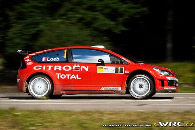 Sébastien Loeb - Daniel Elena
26º ADAC Rallye Deutschland 2007. Citroën C4 WRC (733 DYN 78). Clasificado 1º.
Citroën Total WRT

Del 17 al 19 de Agosto, Trier.
Superficie: asfalto.

El Rally constaba de 3 etapas con un total de 1227.04 km de los que 356.27 km divididos en 19 tramos, eran cronometrados.

Tomaron la salida 102 equipos, finalizaron 88.

© Robert Tuchowski
@
Palabras clave: Citroen;WRC;Alemania;2007