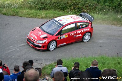 Sébastien Loeb - Daniel Elena
26º ADAC Rallye Deutschland 2007. Citroën C4 WRC (733 DYN 78). Clasificado 1º.
Citroën Total WRT

Del 17 al 19 de Agosto, Trier.
Superficie: asfalto.

El Rally constaba de 3 etapas con un total de 1227.04 km de los que 356.27 km divididos en 19 tramos, eran cronometrados.

Tomaron la salida 102 equipos, finalizaron 88.

© Robert Tuchowski
@
Palabras clave: Citroen;WRC;Alemania;2007