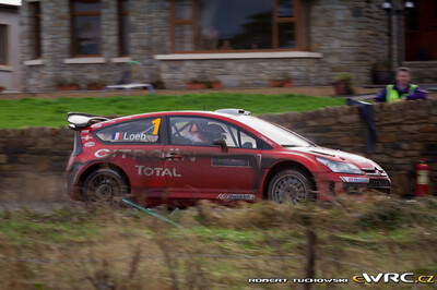 Sébastien Loeb - Daniel Elena
3º Rally Ireland 2007. Citroën C4 WRC (733 DYN 78). Clasificado 1º.
Citroën Total WRT

Del 16 al 18 de Noviembre, Sligo.
Superficie: asfalto.

El Rally constaba de 3 etapas con un total de 1182.63 km de los que 328.72 km divididos en 20 tramos, eran cronometrados.

Tomaron la salida 84 equipos, finalizaron 66.

© Robert Tuchowski
@
Palabras clave: Citroen;WRC;Irlanda;2007