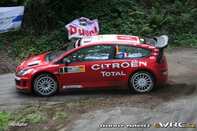 Sébastien Loeb - Daniel Elena
26º ADAC Rallye Deutschland 2007. Citroën C4 WRC (733 DYN 78). Clasificado 1º.
Citroën Total WRT

Del 17 al 19 de Agosto, Trier.
Superficie: asfalto.

El Rally constaba de 3 etapas con un total de 1227.04 km de los que 356.27 km divididos en 19 tramos, eran cronometrados.

Tomaron la salida 102 equipos, finalizaron 88.

© Ronny Baert
@
Palabras clave: Citroen;WRC;Alemania;2007