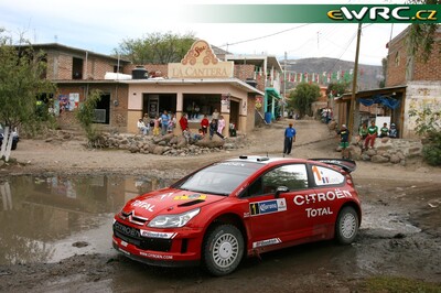 Sébastien Loeb - Daniel Elena
4º Corona Rally Mexico 2007. Citroën C4 WRC (741 DYN 78). Clasificado 1º.
Citroën Total WRT

Del 9 al 11 de Marzo, León.
Superficie: tierra.

El Rally constaba de 3 etapas con un total de 849.55 km de los que 366.06 km divididos en 20 tramos, eran cronometrados.

Tomaron la salida 47 equipos, finalizaron 36.

© Teams
@
Palabras clave: Sebastien_Loeb;Citroen;WRC;Mexico;2007