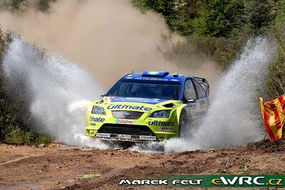 Marcus Grönholm - Timo Rautiainen
4º Rally d'Italia Sardegna 2007. Ford Focus RS WRC '06 (EJ56 FZV). Clasificado 1º.
BP Ford World Rally Team

Del 18 al 20 de Mayo, Olbia, Sardinia.
Superficie: tierra.

El Rally constaba de 3 etapas con un total de 1061.84 km de los que 342.86 km divididos en 18 tramos, eran cronometrados.

Tomaron la salida 82 equipos, finalizaron 67.

© Marek Felt
@@
Palabras clave: Ford;Focus;WRC;Cerdeña;Italia;2007