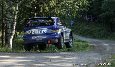 Marcus Grönholm - Timo Rautiainen
57º Neste Oil Rally Finland 2007. Ford Focus RS WRC '07 (EU07 SSX / BV 6636). Clasificado 1º.
BP Ford World Rally Team

Del 3 al 5 de Agosto, Jyväskylä.
Superficie: tierra.

El Rally constaba de 3 etapas con un total de 1375.15 km de los que 360.34 km divididos en 23 tramos eran cronometrados.

Tomaron la salida 97 equipos, finalizaron 70.

© Petr Sagner
@@
Palabras clave: Ford;Focus;WRC;Finlandia;2007