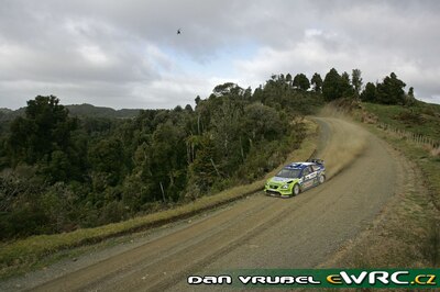 Marcus Grönholm - Timo Rautiainen
37º Rally New Zealand 2007. Ford Focus RS WRC '07 (EU07 STX). Clasificado 1º.
BP Ford World Rally Team

Del 31 de Agosto al 2 de Septiembre, Hamilton, Waikato.
Superficie: tierra.

El Rally constaba de 3 etapas con un total de 1,255.98 Km de los que 353.56 Km divididos en 18 tramos, eran cronometrados.

Se inscribieron 69 equipos, tomaron la salida 68, finalizaron 59.

© Dan Vrubel
@@
Palabras clave: Ford;Focus;WRC;Nueva_Zelanda;2007
