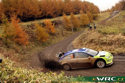 Mikko Hirvonen - Jarmo Lehtinen
7º Rally Japan 2007. Ford Focus RS WRC '07 (EJ56 FXA). Clasificado 25º.
BP Ford World Rally Team

Del 26 al 28 de Octubre, Obihiro.
Superficie: tierra.

El Rally constaba de 3 etapas con un total de 1575.79 km de los que 350.19 km divididos en 27 tramos eran cronometrados.

Tomaron la salida 85 equipos, finalizaron 72.

© Willy Weyens
@
Palabras clave: Ford;Focus;WRC;Japon;2007