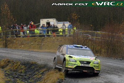 Mikko Hirvonen - Jarmo Lehtinen
63º Wales Rally GB 2007. Ford Focus RS WRC '07 (EJ56 FXA). Clasificado 1º.
BP Ford World Rally Team

Del 30 de Noviembre al 2 de Diciembre, Cardiff, Wales.
Superficie: tierra.

El Rally constaba de 3 etapas con un total de 1271.94 km de los que 359.54 km divididos en 17 tramos, eran especiales.

Tomaron la salida 108 equipos, finalizaron 83.

© Marek Felt
@@
Palabras clave: Ford;Focus;WRC;Gran_Bretaña;2007