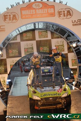 Mikko Hirvonen - Jarmo Lehtinen
63º Wales Rally GB 2007. Ford Focus RS WRC '07 (EJ56 FXA). Clasificado 1º.
BP Ford World Rally Team

Del 30 de Noviembre al 2 de Diciembre, Cardiff, Wales.
Superficie: tierra.

El Rally constaba de 3 etapas con un total de 1271.94 km de los que 359.54 km divididos en 17 tramos, eran especiales.

Tomaron la salida 108 equipos, finalizaron 83.

© Marek Felt
@@
Palabras clave: Ford;Focus;WRC;Gran_Bretaña;2007