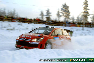 Sébastien Loeb - Daniel Elena
56º Uddeholm Swedish Rally 2007.Citroën C4 WRC (735 DYN 78). Clasificado 2º.
Citroën Total WRT

Del 9 al 11 de Febrero, Karlstad.
Superficie: nieve - hielo.

El Rally constaba de 3 etapas con un total de 1731.25 km de los que 342.09 km divididos en 20 tramos, eran cronometrados.

Tomaron la salida 58 equipos, finalizaron 43.

© Marek Felt
@@
Palabras clave: Sebastien_Loeb;Citroen;WRC;Suecia;2007;Nieve