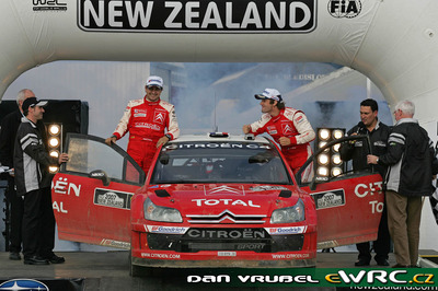 Sébastien Loeb - Daniel Elena
37º Rally New Zealand 2007. Citröen C4 WRC (735 DYN 78). Clasificado 2º.
Citroën Total WRT

Del 31 de Agosto al 2 de Septiembre, Hamilton, Waikato.
Superficie: tierra.

El Rally constaba de 3 etapas con un total de 1,255.98 Km de los que 353.56 Km divididos en 18 tramos, eran cronometrados.

Se inscribieron 69 equipos, tomaron la salida 68, finalizaron 59.

© Dan Vrubel
@@
Palabras clave: Citroen;WRC;Nueva_Zelanda;2007