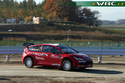 Dani Sordo - Marc Marti
7º Rally Japan 2007. Citroën C4 WRC (745 DYN 78). Clasificado 2º.
Citroën Total WRT

Del 26 al 28 de Octubre, Obihiro.
Superficie: tierra.

El Rally constaba de 3 etapas con un total de 1575.79 km de los que 350.19 km divididos en 27 tramos eran cronometrados.

Tomaron la salida 85 equipos, finalizaron 72.

© Willy Weyens
@
Palabras clave: Citroen;WRC;Japon;2007