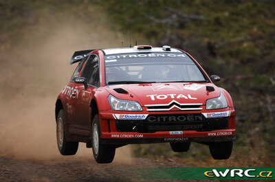 Dani Sordo - Marc Marti
7º Rally Japan 2007. Citroën C4 WRC (745 DYN 78). Clasificado 2º.
Citroën Total WRT

Del 26 al 28 de Octubre, Obihiro.
Superficie: tierra.

El Rally constaba de 3 etapas con un total de 1575.79 km de los que 350.19 km divididos en 27 tramos eran cronometrados.

Tomaron la salida 85 equipos, finalizaron 72.

© Willy Weyens
@
Palabras clave: Citroen;WRC;Japon;2007
