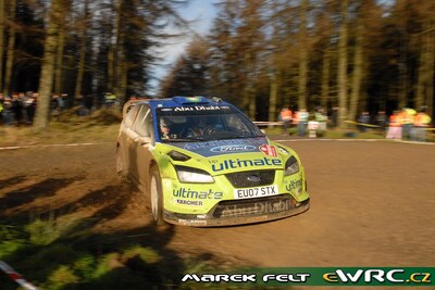 Marcus Grönholm - Timo Rautiainen
63º Wales Rally GB 2007. Ford Focus RS WRC '07 (EU07 STX). Clasificado 2º.
BP Ford World Rally Team

Del 30 de Noviembre al 2 de Diciembre, Cardiff, Wales.
Superficie: tierra.

El Rally constaba de 3 etapas con un total de 1271.94 km de los que 359.54 km divididos en 17 tramos, eran especiales.

Tomaron la salida 108 equipos, finalizaron 83.

© Marek Felt
@@
Palabras clave: Ford;Focus;WRC;Gran_Bretaña;2007