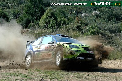 Mikko Hirvonen - Jarmo Lehtinen
4º Rally d'Italia Sardegna 2007. Ford Focus RS WRC '06 (EJ56 FZB). Clasificado 2º.
BP Ford World Rally Team

Del 18 al 20 de Mayo, Olbia, Sardinia.
Superficie: tierra.

El Rally constaba de 3 etapas con un total de 1061.84 km de los que 342.86 km divididos en 18 tramos, eran cronometrados.

Tomaron la salida 82 equipos, finalizaron 67.

© Marek Felt
@@
Palabras clave: Ford;Focus;WRC;Cerdeña;Italia;2007