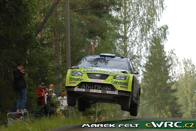 Mikko Hirvonen - Jarmo Lehtinen
57º Neste Oil Rally Finland 2007. Ford Focus RS WRC '07 (EO56 TZR / BV 6637). Clasificado 2º.
BP Ford World Rally Team

Del 3 al 5 de Agosto, Jyväskylä.
Superficie: tierra.

El Rally constaba de 3 etapas con un total de 1375.15 km de los que 360.34 km divididos en 23 tramos eran cronometrados.

Tomaron la salida 97 equipos, finalizaron 70.

© Marek Felt
@@
Palabras clave: Ford;Focus;WRC;Finlandia;2007