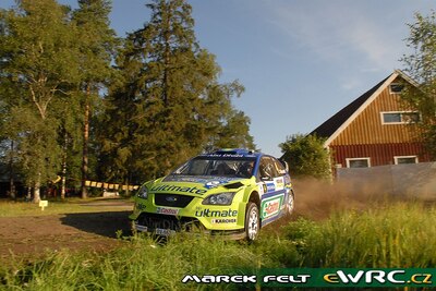Mikko Hirvonen - Jarmo Lehtinen
57º Neste Oil Rally Finland 2007. Ford Focus RS WRC '07 (EO56 TZR / BV 6637). Clasificado 2º.
BP Ford World Rally Team

Del 3 al 5 de Agosto, Jyväskylä.
Superficie: tierra.

El Rally constaba de 3 etapas con un total de 1375.15 km de los que 360.34 km divididos en 23 tramos eran cronometrados.

Tomaron la salida 97 equipos, finalizaron 70.

© Marek Felt
@@
Palabras clave: Ford;Focus;WRC;Finlandia;2007