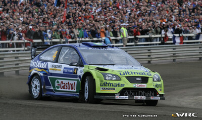 Mikko Hirvonen - Jarmo Lehtinen
57º Neste Oil Rally Finland 2007. Ford Focus RS WRC '07 (EO56 TZR / BV 6637). Clasificado 2º.
BP Ford World Rally Team

Del 3 al 5 de Agosto, Jyväskylä.
Superficie: tierra.

El Rally constaba de 3 etapas con un total de 1375.15 km de los que 360.34 km divididos en 23 tramos eran cronometrados.

Tomaron la salida 97 equipos, finalizaron 70.

© Petr Sagner
@@
Palabras clave: Ford;Focus;WRC;Finlandia;2007