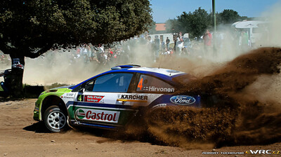 Mikko Hirvonen - Jarmo Lehtinen
4º Rally d'Italia Sardegna 2007. Ford Focus RS WRC '06 (EJ56 FZB). Clasificado 2º.
BP Ford World Rally Team

Del 18 al 20 de Mayo, Olbia, Sardinia.
Superficie: tierra.

El Rally constaba de 3 etapas con un total de 1061.84 km de los que 342.86 km divididos en 18 tramos, eran cronometrados.

Tomaron la salida 82 equipos, finalizaron 67.

© Robert Tuchowski
@@
Palabras clave: Ford;Focus;WRC;Cerdeña;Italia;2007