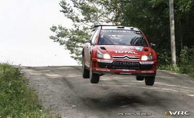 Sébastien Loeb - Daniel Elena
57º Neste Oil Rally Finland 2007. Citroën C4 WRC (741 DYN 78). Clasificado 3º.
Citroën Total WRT

Del 3 al 5 de Agosto, Jyväskylä.
Superficie: tierra.

El Rally constaba de 3 etapas con un total de 1375.15 km de los que 360.34 km divididos en 23 tramos eran cronometrados.

Tomaron la salida 97 equipos, finalizaron 70.

© Petr Sagner

Palabras clave: Citroen;WRC;Finlandia;2007