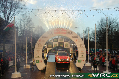Sébastien Loeb - Daniel Elena
63º Wales Rally GB 2007. Citroën C4 WRC (741 DYN 78). Clasificado 3º.
Citroën Total WRT

Del 30 de Noviembre al 2 de Diciembre, Cardiff, Wales.
Superficie: tierra.

El Rally constaba de 3 etapas con un total de 1271.94 km de los que 359.54 km divididos en 17 tramos, eran especiales.

Tomaron la salida 108 equipos, finalizaron 83.

© Marek Felt
@@
Palabras clave: Citroen;WRC;Gran_Bretaña;2007