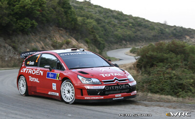Dani Sordo - Marc Marti
51º Tour de Corse - Rallye de France 2007. Citroën C4 WRC (738 DYN 78). Clasificado 3º.
Citroën Total WRT

Del 12 al 14 de Octubre, Ajaccio.
Superficie: asfalto.

El Rally constaba de 3 etapas con un total de 1099.10 km de los que 359.32 km divididos en 16 tramos, eran cronometrados.

Tomaron la salida 74 equipos, finalizaron 57.

© Petr Sagner
@
Palabras clave: Citroen;WRC;Corse;Corcega;2007