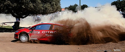 Dani Sordo - Marc Martí
4º Rally d'Italia Sardegna 2007. Citroën C4 WRC (745 DYN 78). Clasificado 3º.
Citroën Total WRT

Del 18 al 20 de Mayo, Olbia, Sardinia.
Superficie: tierra.

El Rally constaba de 3 etapas con un total de 1061.84 km de los que 342.86 km divididos en 18 tramos, eran cronometrados.

Tomaron la salida 82 equipos, finalizaron 67.

© Robert Tuchowski
@@
Palabras clave: Citroen;WRC;Cerdeña;2007