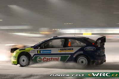 Mikko Hirvonen - Jarmo Lehtinen
56º Uddeholm Swedish Rally 2007. Ford Focus RS WRC '06 (EJ56 FZB). Clasificado 3º.
BP Ford World Rally Team

Del 9 al 11 de Febrero, Karlstad.
Superficie: nieve - hielo.

El Rally constaba de 3 etapas con un total de 1731.25 km de los que 342.09 km divididos en 20 tramos, eran cronometrados.

Tomaron la salida 58 equipos, finalizaron 43.

© Marek Felt
@@
Palabras clave: ;Ford;Focus;WRC;Suecia;2007;Nieve