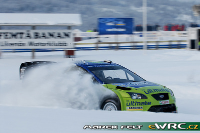 Mikko Hirvonen - Jarmo Lehtinen
56º Uddeholm Swedish Rally 2007. Ford Focus RS WRC '06 (EJ56 FZB). Clasificado 3º.
BP Ford World Rally Team

Del 9 al 11 de Febrero, Karlstad.
Superficie: nieve - hielo.

El Rally constaba de 3 etapas con un total de 1731.25 km de los que 342.09 km divididos en 20 tramos, eran cronometrados.

Tomaron la salida 58 equipos, finalizaron 43.

© Marek Felt
@@
Palabras clave: ;Ford;Focus;WRC;Suecia;2007;Nieve