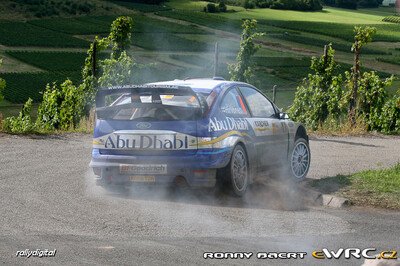 Mikko Hirvonen - Jarmo Lehtinen
26º ADAC Rallye Deutschland 2007. Ford Focus RS WRC '07 (EO56 TZR). Clasificado 3º.
BP Ford World Rally Team

Del 17 al 19 de Agosto, Trier.
Superficie: asfalto.

El Rally constaba de 3 etapas con un total de 1227.04 km de los que 356.27 km divididos en 19 tramos, eran cronometrados.

Tomaron la salida 102 equipos, finalizaron 88.

© Ronny Baert
@
Palabras clave: Ford;Focus;WRC;Alemania;2007