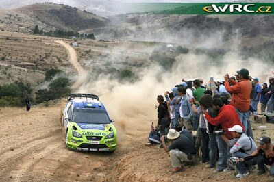 Mikko Hirvonen - Jarmo Lehtinen
4º Corona Rally Mexico 2007. Ford Focus RS WRC '06 (EJ56 FXA). Clasificado 3º.
BP Ford World Rally Team

Del 9 al 11 de Marzo, León.
Superficie: tierra.

El Rally constaba de 3 etapas con un total de 849.55 km de los que 366.06 km divididos en 20 tramos, eran cronometrados.

Tomaron la salida 47 equipos, finalizaron 36.

© Teams
@
Palabras clave: ;Ford;Focus;WRC;Mexico;2007